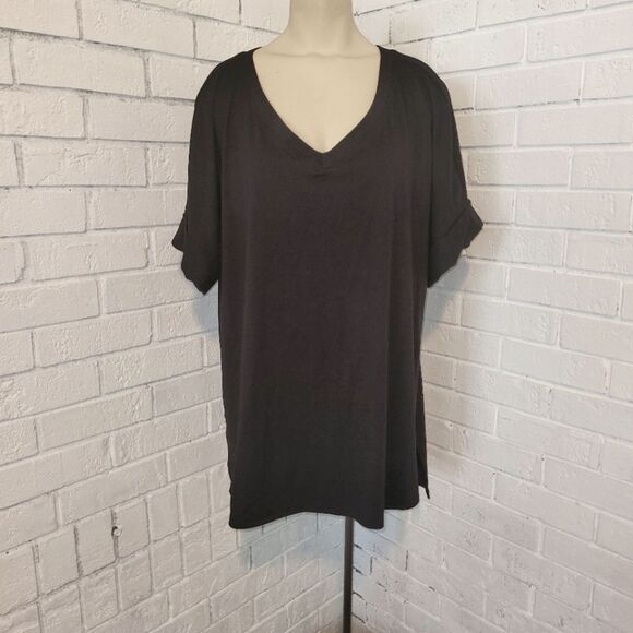 Zenana Outfitters Tops - Zenana black V-neck top Zenana Plus Size Black V-Neck Short Sleeve Top  Size 1xl